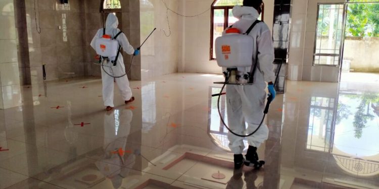 Penyemprotan Desinfektan pada rumah ibadah