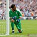 Kiper Manchester City Claudio Bravo meluapkan kegembiraan usai sukses menggagalkan eksekusi gelandang Liverpool Georginio Wijnaldum dalam adu penalti laga Community Shield di Stadion Wembley, London, Inggris, Minggu (4/8/2019). (ANTARA/REUTERS/David Klein)