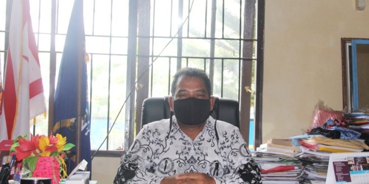 Kepala SMAN-1 Kurun, Batuah. (Foto: IST)