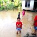 Tampak rumah warga di Jalan Menteng Kelurahan Tewah mulai digenangi air, Minggu (13/9/2020) sore. (Foto: MASAPNEWS)