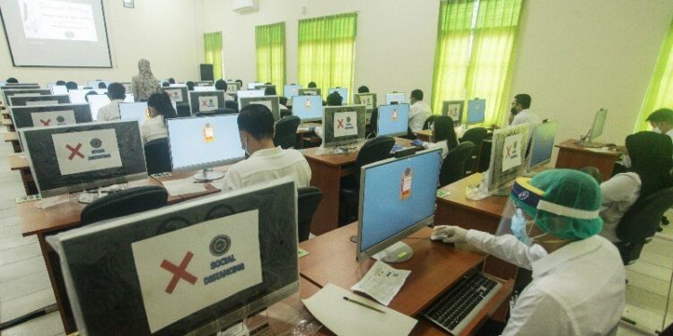Foto Dokumentasi - Pelaksanaan SKB penerimaan CPNS di UPT BKN Palangka Raya, Selasa, (1/9/2020). (ANT/MIN3)