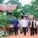 Wamen LHK RI, Alue Dohong bersama Komisi IV DPR RI dan Bupati Lamandau Hendra Lesmana beserta jajaran saat mungunjungi permukiman warga di Lamandau, Rabu, (9/9/2020). (ANTARA/Ho-Pemkab Lamandau)