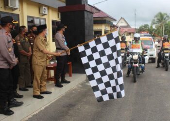 Bupati Seruyan Yulhaidir (peci hitam) bersama Kapolres Seruyan AKBP Agung Tri Widiantoro beserta jajaran saat louncing Tim Reaksi Cepat di Mapolres Seruyan, Senin (21/9/2020). (ANT/Dok Pribadi)