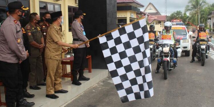 Bupati Seruyan Yulhaidir (peci hitam) bersama Kapolres Seruyan AKBP Agung Tri Widiantoro beserta jajaran saat louncing Tim Reaksi Cepat di Mapolres Seruyan, Senin (21/9/2020). (ANT/Dok Pribadi)