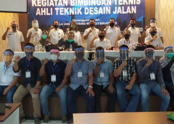 Dinas PUPR Kobar bekerja sama dengan Balai Jasa Konstruksi Wilayah V Banjarmasin menggelar Bimtek Ahli Desain Jalan selama tiga hari, di aula PUPR Kobar, Kamis (17/9/2020). (ANT)