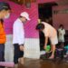 Bupati Supian Hadi saat menyalurkan bantuan kepada korban banjir di Kecamatan Cempaga Hulu, beberapa waktu lalu. (IST)