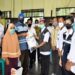 Wakil Bupati Kapuas, Muhammad Nafiah Ibnor, menyerahkan secara simbolis Bantuan Sosial Beras untuk Keluarga Penerima Manfaat Program Keluarga Harapan (KPM PKH) di Kapuas, Rabu (23/9/2020). (ANT/IST)