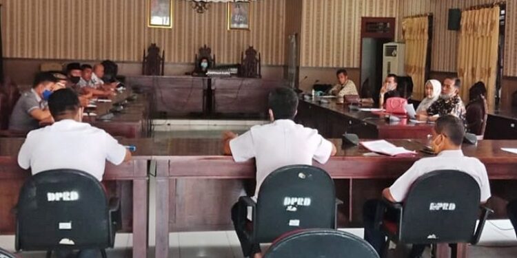 Suasana rapat Badan Musyawarah dipimpin Ketua DPRD Kotawaringin Timur, Rinie membahas jadwal pelantikan dua anggota PAW DPRD setempat, Rabu (30/9/2020). (ANT/IST)