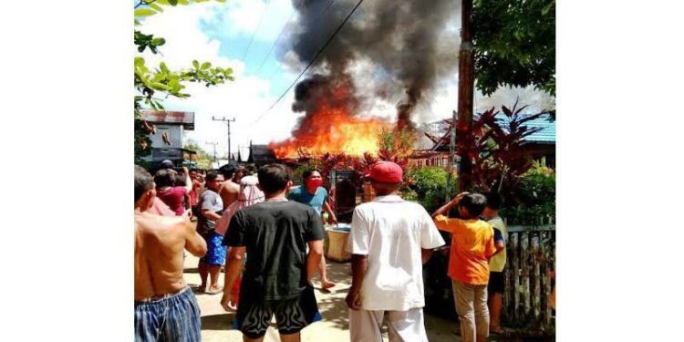 Empat rumah warga di Desa Bintang Ninggi I, Kecamatan Teweh Selatan terbakar, Kamis (10/9/2020).ANTARA/Istimewa