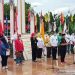 Calon Gubernur Kalteng Sugianto Sabran membacakan 'dedication of life' Bung Karno saat deklarasi di tugu Soekarno jalan S Parman Kota Palangka Raya, Senin (7/9/2020). ANTARA/Adi Wibowo