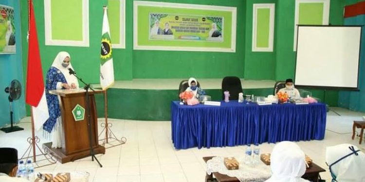 Wakil Bupati Seruyan Iswanti saat sambutan di kegiatan pelantikan PD-BKMT Seruyan, di Kuala Pembuang,Senin (31/8/2020). (ANT)