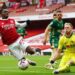Ilustrasi - Pemain Arsenal Eddie Nketiah berebut bola dengan pemain Sheffield United Aaron Ramsdale pada pertandingan Liga Inggris di Emirates Stadium, London, Minggu (4/10/2020). Arsenal menang dengan skor 2-1. (ANT/IST)