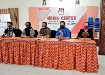 Ketua KPU Barito Selatan, Bahruddin menyampaikan hasil uji publik DPS di wilayah setempat, Buntok, Kamis, (1/10/2020). (ANT/Dok Pribadi)
