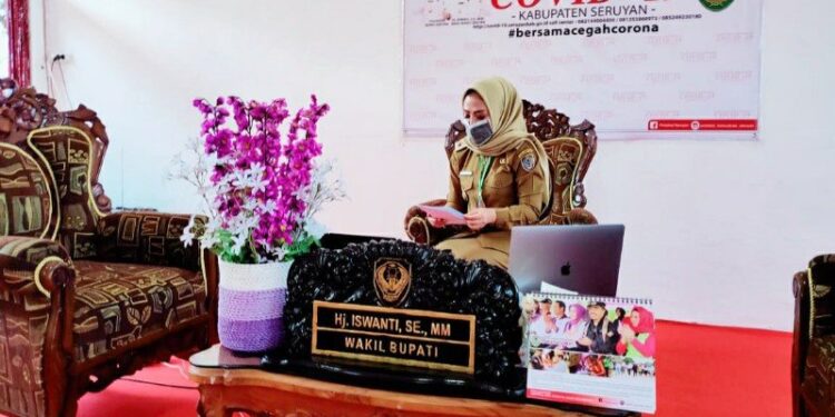 Wakil Bupati Seruyan Iswanti mengikuti rapat paripurna secara daring di Kuala Pembuang, Senin, (5/10/2020). (ANT/Dok Pribadi)