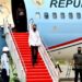 Presiden Joko Widodo tiba di Bandara Tjilik Riwut Palangka Raya, Kalimantan Tengah dan melanjutkan perjalanan menuju Kabupaten Pulang Pisau untuk penanaman perdana kawasan pengembangan food estate, Kamis, (8/10/2020). (ANTARA/Ho-Pemprov Kalteng)