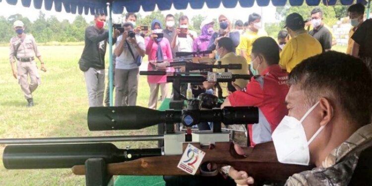 Pembukaan kejuaraan menembak di Nanga Bulik, Minggu, (25/10/2020). (ANT)