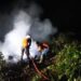 Pemadaman kebakaran lahan di Desa Pulau Telo Kecamatan Selat Kota Kuala Kapuas Kabupaten Kapuas, beberapa waktu lalu. (ANT/IST)