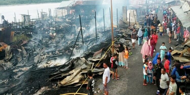 Puing-puing kebakaran di Pasar Sejumput Kelurahan Baamang Hulu Kecamatan Baamang, Sampit pada Senin (19/10/2020) dini hari. (ANT)