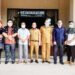Komisi I DPRD Kabupaten Kapuas, melakukan foto bersama dengan jajaran pemerintahan Kabupaten Tapin, Provinsi Kalimantan Selatan, Kamis (22/10/2020). (ANT/IST)