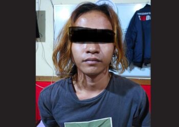 Pria berinisial S (20) tersangka pemerkosa adik kandung sendiri di Kota Palangka Raya, Provinsi Kalimantan Tengah diamankan Polresta setempat, Kamis (1/10/2020). (ANT/IST)