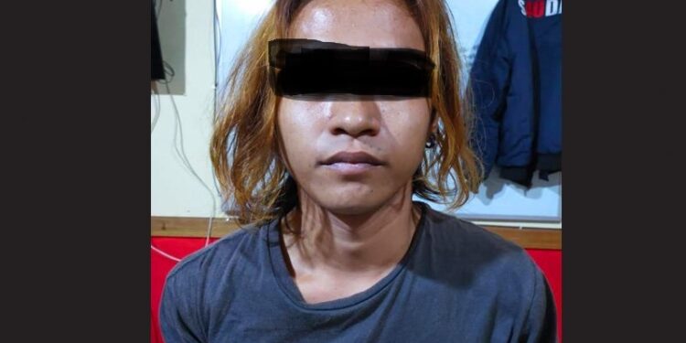 Pria berinisial S (20) tersangka pemerkosa adik kandung sendiri di Kota Palangka Raya, Provinsi Kalimantan Tengah diamankan Polresta setempat, Kamis (1/10/2020). (ANT/IST)