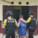 Yatim (50) pelaku pencabulan anak di bawah umur yang terjadi di wilayah hukum Polsek Montallat diamankan anggota polsek setempat, Jumat (9/10/2020). (ANT/IST)