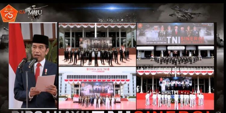 Tangkapan layar - Presiden Joko Widodo memimpin upacara peringatan HUT ke-75 Tentara Nasional Indonesia (TNI) yang digelar di Istana Negara, Jakarta, Senin (5/10/2020) pagi. (ANT/Tangkapan layar Youtube Sekretariat Presiden/pri.)