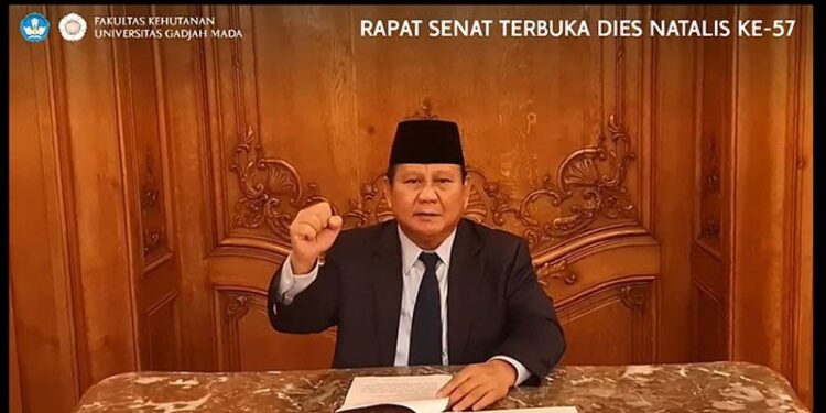 Menhan Prabowo Subianto saat menyampaikan pidato dalam Rapat Senat Terbuka dalam rangka Dies Natalis ke-57 Fakultas Kehutanan UGM yang berlangsung secara daring, Jumat (23/10/2020). ANTARA/Tangkapan layar Youtube Kehutanan ugm/pri. (ANT/Tangkapan layar Youtube Kehutanan ugm)