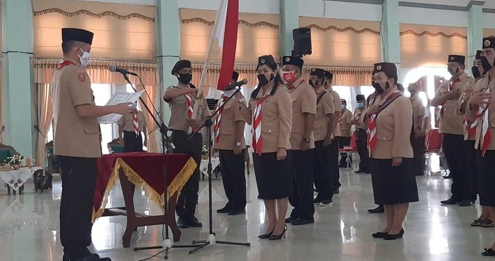 Ketua Mabicab Gumas Jaya S Monong melantik pengurus Kwarcab Gerakan Pramuka Gumas masa bakti 2020-2025, di Kuala Kurun, Rabu (25/11/2020). (ANT)