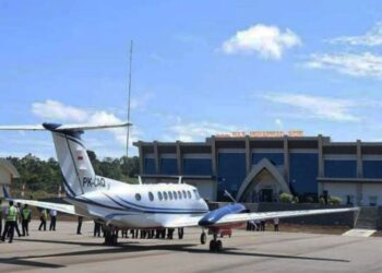 Pesawat dari Kementerian Perhubungan jenis Beechcraft SKA B 350i dengan pilot Captain Wahyudi dan FO Wan Benny P saat melakukan kalibrasi alat navigasi mendarat di Bandara Haji Muhammad Sidik Muara Teweh, Kabupaten Barito Utara, Kamis (13/8/2020). (ANT/IST)