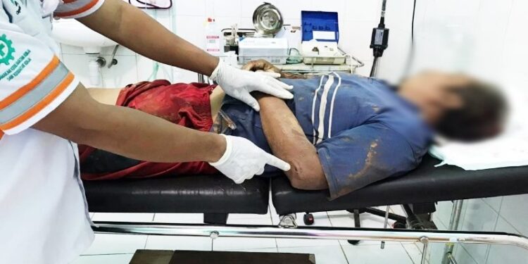 Jenazah Rusli (51) korban kecelakaan kerja di sebuah perkebunan kelapa sawit di Kecamatan Cempaga Hulu, Senin (16/11/2020) malam. (ANT/IST)