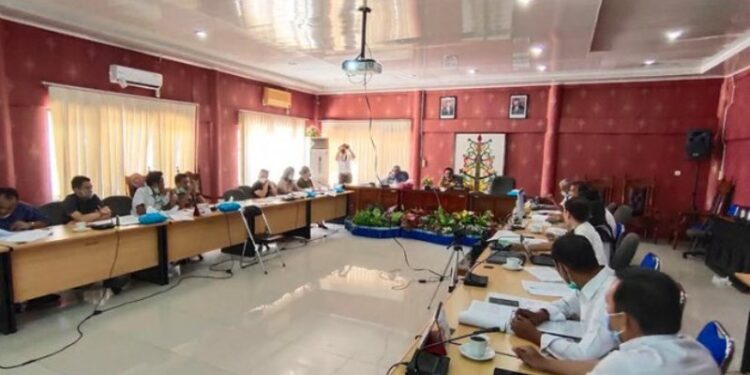 Rapat pembahasan tindak lanjut evaluasi gubernur terhadap Perda Retribusi Pelayanan Pemakaman dan Pengabuan di Kota Palangka Raya, Rabu (4/11/2020). (ANT)