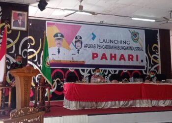 Asisten III Setda Seruyan Tunjarsyah saat membacakan sambutan Bupati Seruyan Yulhaidir, di Kuala Pembuang, Kamis (12/11/2020). (ANT/IST)