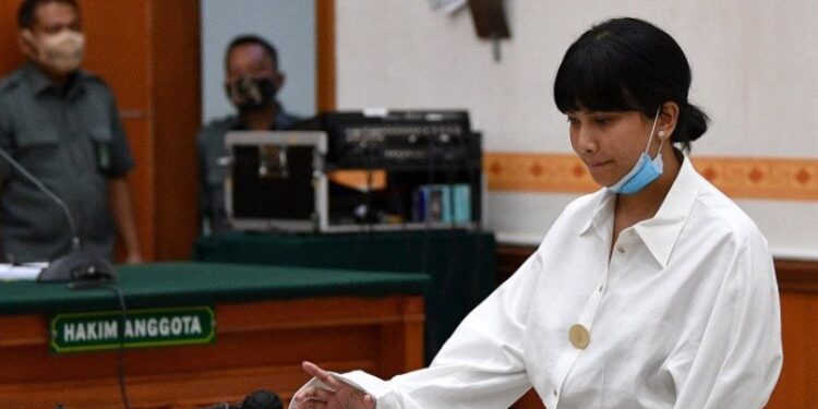 Arsip-Terdakwa kasus kepemilikan narkoba Vanesza Adzania alias Vanessa Angel mengikuti sidang perdana di Pengadilan Negeri Jakarta Barat, Jakarta, Senin (31/8/2020). Vanessa Angel didakwa atas kepemilikan psikotropika golongan IV yaitu 20 pil xanax. (ANT)