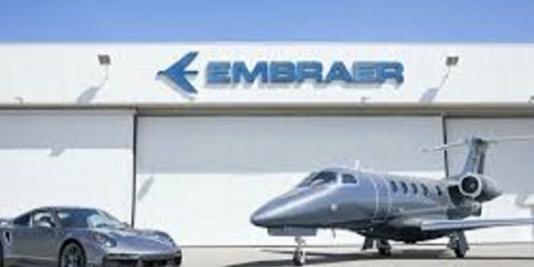 Jet bisnis Embraer Phenom 300E edisi khusus dan Porsche 911 Turbo S (ANTARA/CarsCoops)