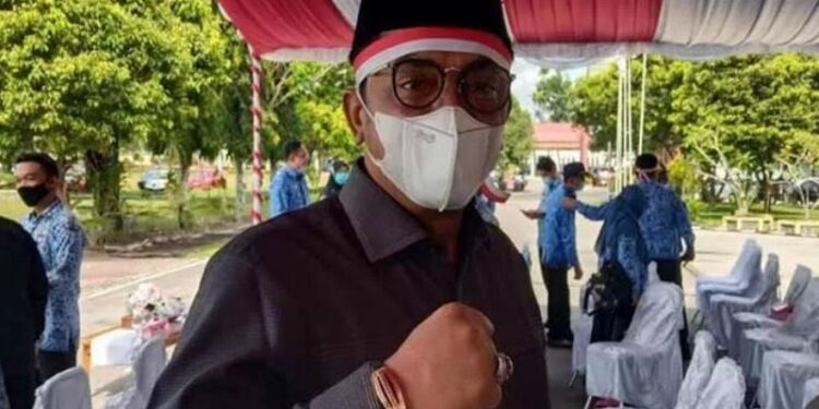 Ketua DPRD Kota Palangka Raya Sigit K Yunianto saat menghadiri apel kebangasaan dan deklarasi pilkada damai di halaman kantor wali kota setempat, Selasa (1/12/2020). (ANT)