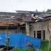 Salah satu rumah warga di Kabupaten Kapuas, Kalimantan Tengah, rusak akibat diterjang angin puting beliung, Sabtu (19/12/2020). (ANT/IST)