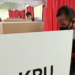 Warga menggunakan hak pilih dengan tetap menerapkan protokol kesehatan pencegahan COVID-19 saat simulasi di TPS 11 Kelurahan Baamang Hulu di Jalan Christopel Mihing Kecamatan Baamang, Sabtu (21/11/2020) lalu. (ANT)