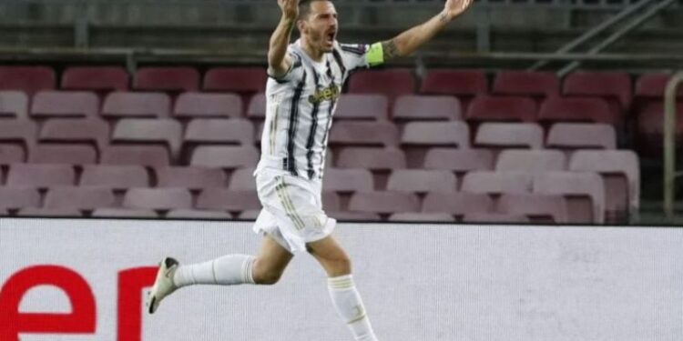 Soccer Football - Champions League - Group G - FC Barcelona v Juventus - Camp Nou, Barcelona, Spain - December 8, 2020 Juventus' Leonardo Bonucci saat melawan Barcelona. (Foto: REUTERS/Albert Gea)