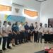 Kepala Distransnakerkop dan UKM Gumas Sudin bersama peserta sosialisasi dan lainnya berfoto bersama usai pelaksanaan kegiatan, di Kuala Kurun, Rabu (2 Desember 2020). (ANT/IST)