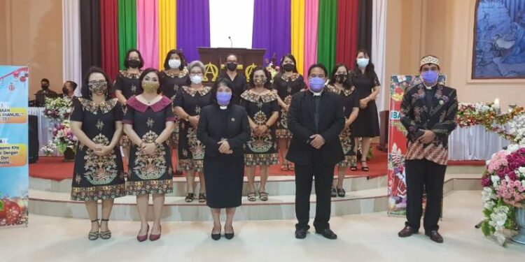 Pendeta dan Petugas saat Ibadah Natal KPPer Resort GKE Kuala Kurun di GKE Sion, Jumat (18 Desember 2020). (Foto : KPPer Resort GKE Kuala Kurun)