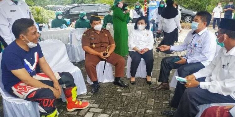 Ketua DPRD Kotawaringin Timur, Rinie hadir dalam pencanangan vaksinasi COVID-19 di daerahnya, Rabu (27/1/2021). (ANT/MN-3)