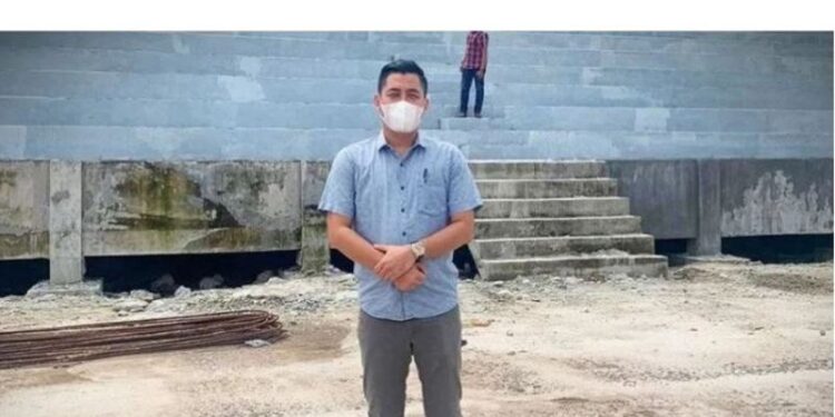 Sekretaris Fraksi PAN DPRD Kotawaringin Timur Muhammad Kurniawan Anwar saat meninjau jalan dan pembangunan sirkuit balap motor, Selasa (5/1/2020). (IST)