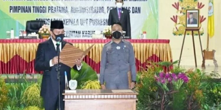 Foto Dokumentasi - Pengambilan sumpah janji jabatan pimpinan tinggi pratama, administator, pengawas dan penugasan kepala Puskesmas di GPU Lamandau, Nanga Bulik, Rabu, (30/12/2020). (ANT/IST)