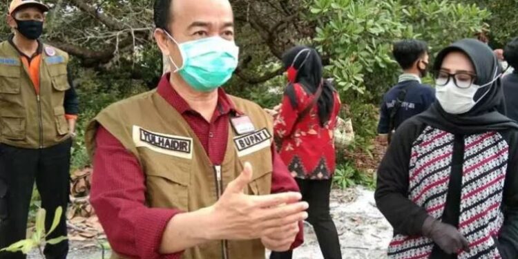 Bupati Seruyan Yulhaidir bersama Wakil Bupati Seruyan Iswanti di Kuala Pembuang(15/5/2020). (ANT)