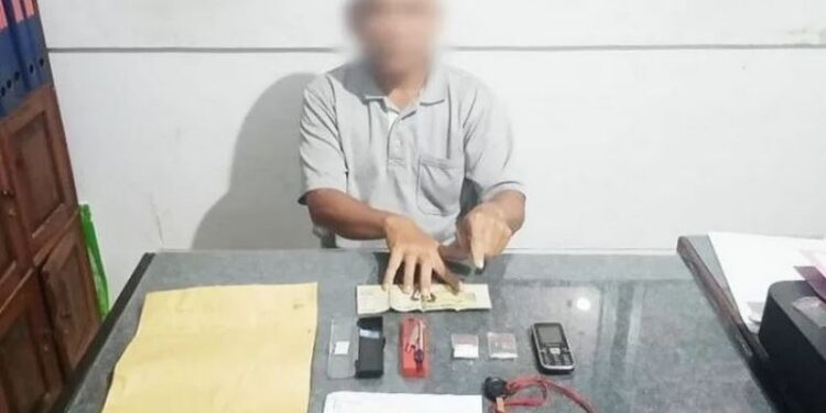 Oknum ASN Pemkab Kotawaringin Timur yang ditangkap dengan barang bukti diduga sabu-sabu, Senin (11/1/2021) kemarin. (ANT/IST)