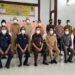 Legislator Kabupaten Gumas Polie L Mihing (duduk kanan kedua) dan lainnya berfoto bersama saat pelaksanaan musrenbang di Kecamatan Kahayan Hulu Utara, Selasa (16/2/2021) lalu. (Foto : Setwan Gumas)