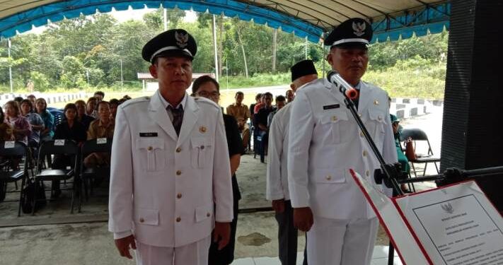 Pelantikan Pj Kades Tumbang Langgah dan Tumbang Bahanei pada tahun 2020 lalu. (Foto : DPMD Kabupaten Gumas)