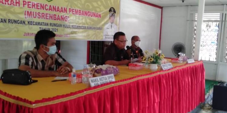 Suasana pembukaan musrenbang kecamatan di Kecamatan Rungan, baru-baru ini. (Foto : Protokol dan Perjalanan Setda Gumas)