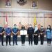 Ketua DPRD Kotim, Rinie menunjukkan berita acara pengusulan pergantian antar waktu Wakil Ketua DPRD melalui rapat paripurna, Senin (11/1/2021) lalu. Kini surat keputusan pengangkatan sudah diterima dan pelantikan akan dilaksanakan Senin (29/3/2021). ANT/IST